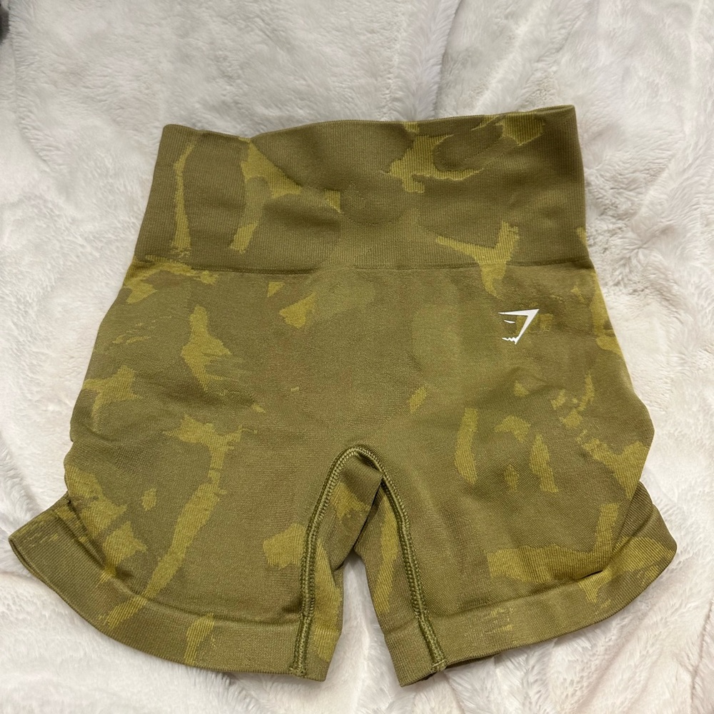 GYMSHARK SHORTS